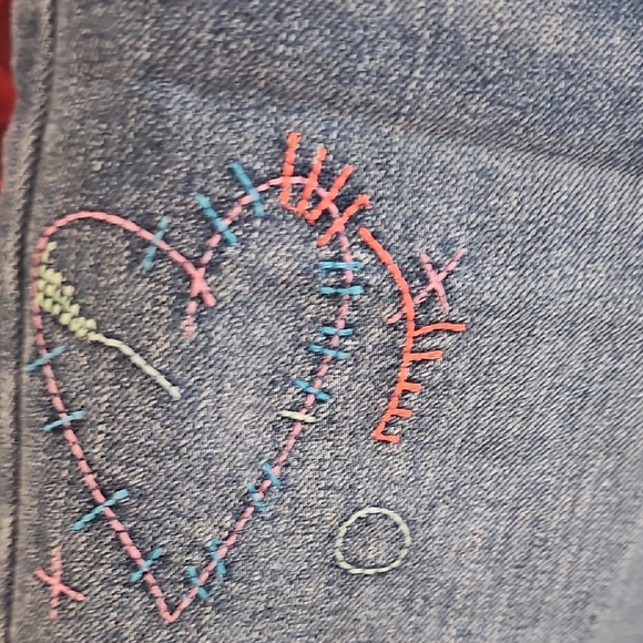 Old Navy Girls Embroidered Hearts & Stars Denim Bermuda Style Shorts Size 16 - Picture 3 of 7
